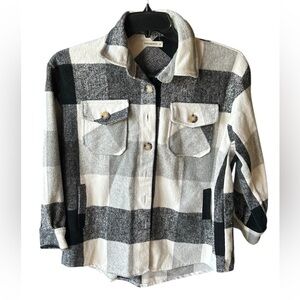 ANDTHEWHY Women’s Plaid Button-Up Shacket